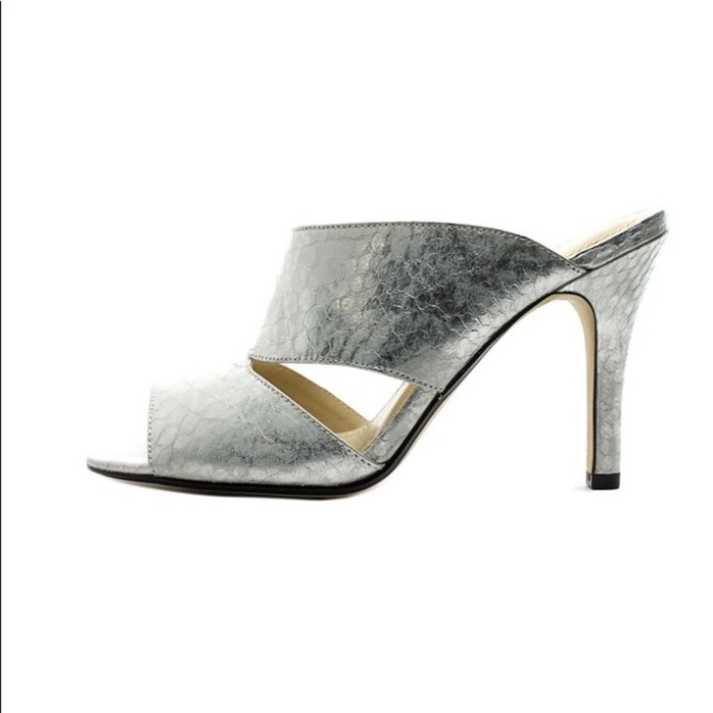 Beautiful Adrienne Vittadini Mules
